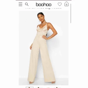  - Världens finaste byxa från Boohoo, fick hem dom idag och de var tyvärr förstora. Så de är enbart testade och lappen sitter kvar. De sitter verkligen så snyggt och är perfekta i längden för oss långa människor☺️ Köparen står för frakt🥰