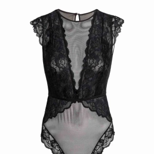  - Supersnygg och sexig spets body från hm. Säljer pga den inte kommer till användning. 