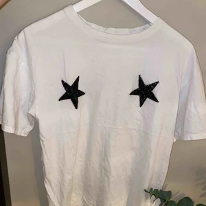  - Stor T-shirt med tryck 