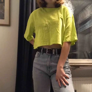  - Snygg neon tröja från monki. 30 inkl frakt 