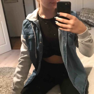  - Ball luvtröja från okänt märke. Vet inte exakta storleken men jag är XS och den är lite oversize!😁Köparen står för frakten🌱