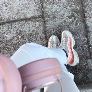  - Ljusrosa Nike 95! 200 kr eller högsta pris. Inköpspris 1700 kr Säljer för 500 eller högstbudande!