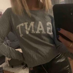 Gant tröja - Gant tröja som tyvärr aldrig kommer till användning. Använd ca 3-4 gånger och är därför i nyskick. Köpt för ca 800kr på Zalando. Köparen står för frakt (ca 40-50kr)