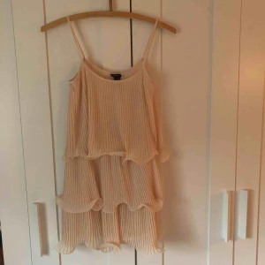  - Ljusrosa kortklänning från hm anv 1 gång köparen betalar porto. 