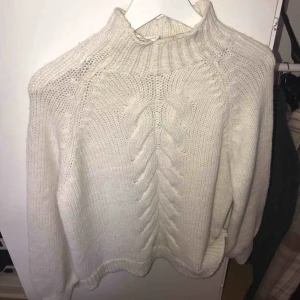  - Stickad tröja 
