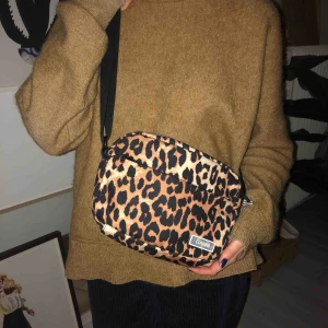  - Snygg ganni väska, rymlig och super fin