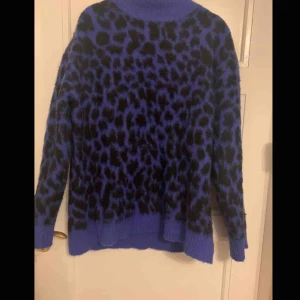  - Nakd mysigt tröja.  Strl L. Sitter fin oversized. 