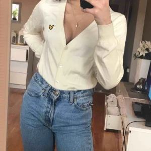  - Jättte snygg lyle&scott tröja som är super mysig, passar allt från XS-M, köparen står för frakt🧡💛