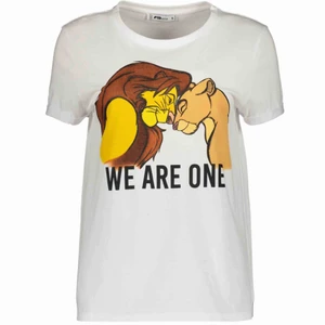  - Helt ny lejonkungen t shirt från newyorker, köpt för 129 kr. Passar de flesta storlekar beroende på hur man vill den ska sitta