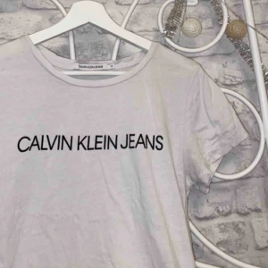  - calvin klein size. M 