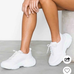  - Säljer mina snygga sneakers för att dom inte kommer till användning längre. Bra skick💞 Skriv för tydligare bilder