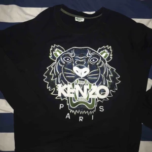  - Äkta KENZO tröja i storlek M