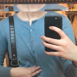  - Supersöt kofta/topp! Funkar lika bra öppen som stängd. 