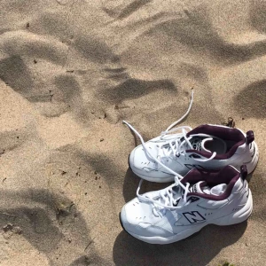  - Säljer mina assnygga New balance skor, knappt använda! Köpte för runt 800/900kr men har använt dem kanske tre gånger. Frakten ligger på ungefär 100kr skulle jag gissa på, priset kan diskuteras vid snabb affär. 