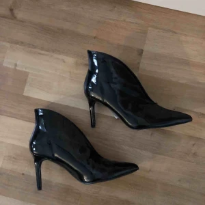  - HELT oanvända, endast provat! 👠Originalpris: 500. Köparen står för frakten! 📬