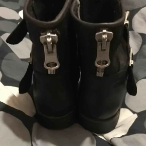  - Skor från scorett . Storlek 38  Modellen heter EMMA. Ny pris 1200  Frakt tillkommer. 