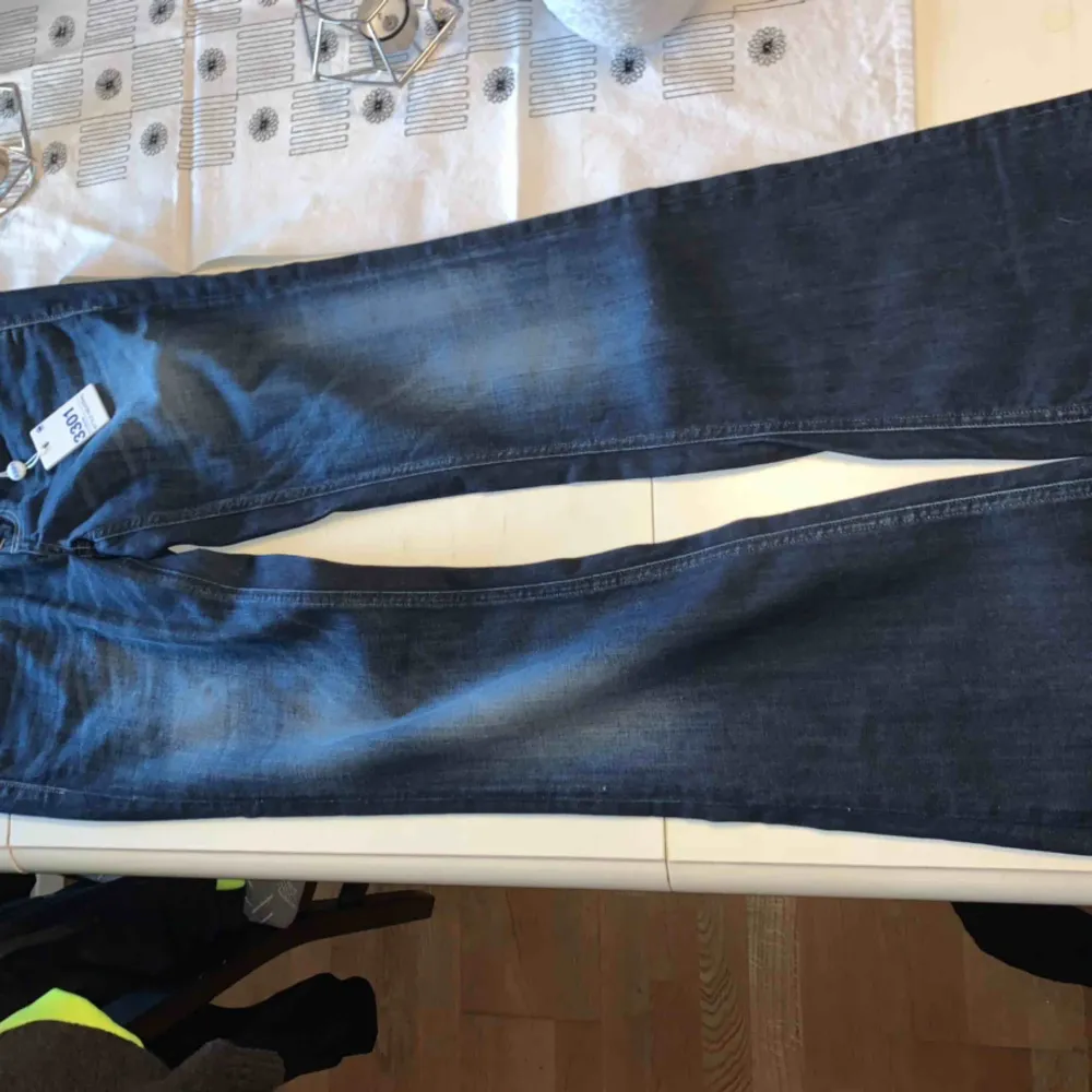 Helt nya bootcut jeans från G-Star i strl 27/32. . Jeans & Byxor.