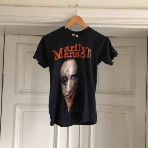  - Medium på lappen men åt det mindre hållet. Kan hämtas i Uppsala eller skickas mot fraktkostnad 