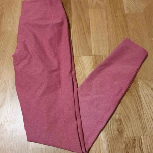  - Säljer mina superfina Nike tights jag inte använder längre, de är i nyskick. De är strl XS men passar S också, de är väldigt stretchiga. 