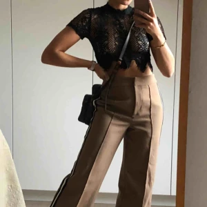  - Superfin virkad spelstopp från Zara. Funkar att ha både med eller utan bh. Aldrig använd! Möts upp eller fraktar (42kr) 😃