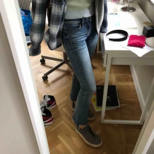  - Säljer dessa jätte snygga byxorna, älskar färgen💖💖skriv för fler bilder