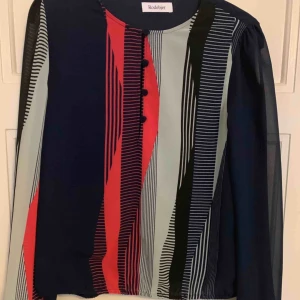  - Rodebjer blus. Strl Xs. Men väldigt stor i storlek. Passar mig som har M.