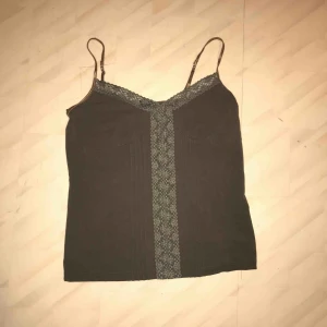  - Fint linne med justerbara axelband! Frakt tillkommer