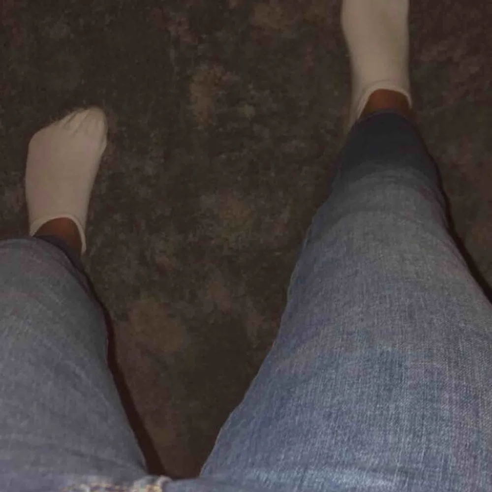 Jätte fina mom jeans!🦋 Passar xs-m berors på hur tajt/löst man vill de ska sitta 💖. Jeans & Byxor.
