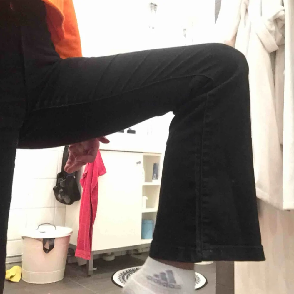 Utsvängda boothcat jeans från Lindex . Nästan helt oanvända och har inte använt dem så mycket😊frakt:20kr. Jeans & Byxor.