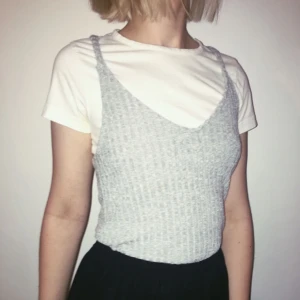  - Stretchigt  ljusgrått linne från Japan. 20kr frakt