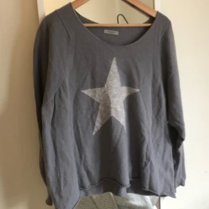  - Stickad tröja från Hunkydory i lammull. 