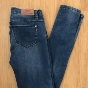  - Jeans som max anväda 5ggr