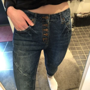  - Helt oanvända jeans från Ginatricot i strl 36. Loose fit, köparen står för frakt. 