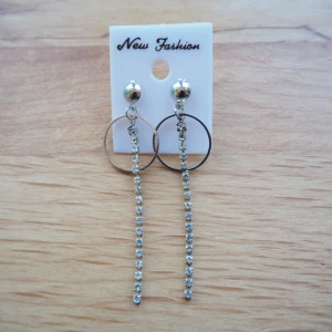  - nya örhängen  frakt 10 kr  