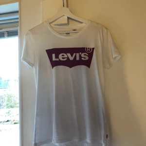  - Levi’s t-shirt Köparen står för frakten😊