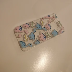  - Oanvänt skal som passar till Samsung S6. Köparen står för frakten. Kan mötas upp i Gävle, Stockholm eller Sundsvall. 