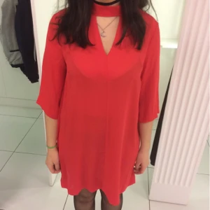  - Använd 1 gång Modern Röd Med choker En öppning vid ryggen  