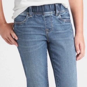 Kids Jeggings med Stretch från GAP - lätt dragkedja i midjan och är slim genom höft, lår och ben (älskade dessa när jag var yngre mindre fasst använde dem inte oftas)