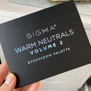 Sigma Warm Neutrals Vol 2 - Sigma ögonskuggspalette, använd endast 2 gånger! Ord pris: 333kr (på sigmas sida) säljer för 215kr inklusive frakt!❤️