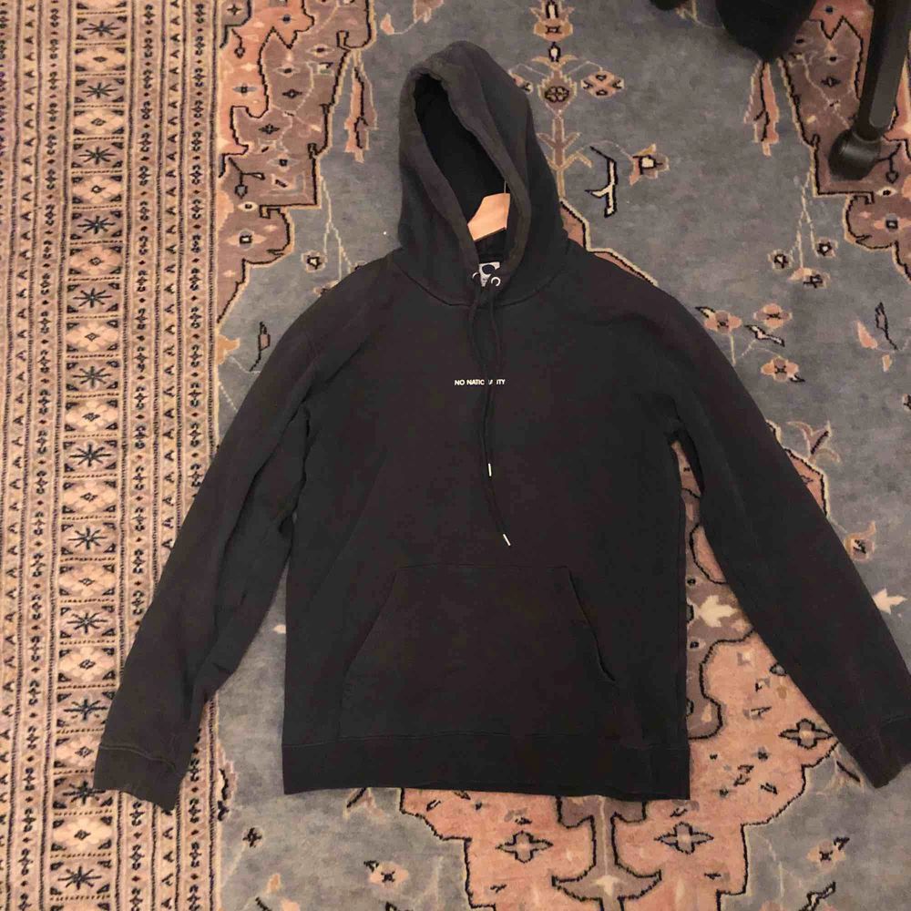 Svart hoodie - Huvtröjor & Träningströjor | Plick Second Hand