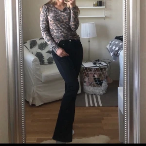 tunn leopard tröja - jättebekväm tröja, men kommer tyvärr inte till användning längre. Köpt för 299kr