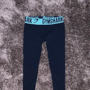 GymShark - Säljer mina snygga träningstajts från GymShark för att de är försmå. Använda Max 3 gånger. Super stretchiga och jätte bra passform 