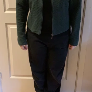 Vila jacka  - En grön fin jacka eller kofta som tyvärr blivit för stor😔