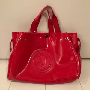 ARMANI VÄSKA - vintage armani jeans väska, perfekt size och så fin färg!