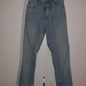 Vintage jeans med revärer - Så snygga vintage jeans med vita revärer😍❤ kan mötas i sthlm🥰