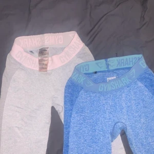 gymshark flex tights  - 200kr/st ✨bra skick trots användning. midjebanden är lite slitna men det syns inte när man har på sig de. Tightsen är stretchiga och lite lågmidjade och passar mig som är 169cm✨ frakt är inräknat i priset !!  BUDA GÄRNA I KOMMENTARERNA !!