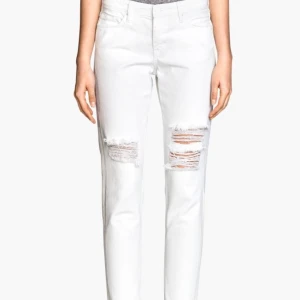 Säljer dessa girlfriend jeans från HM - Säljer dessa jeans som jag använt en gång men som numera inte passar. St 31w 