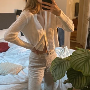 Croppad kofta - Kofta som funkar som tröja eller ja, kofta!  Frakt: 130kr