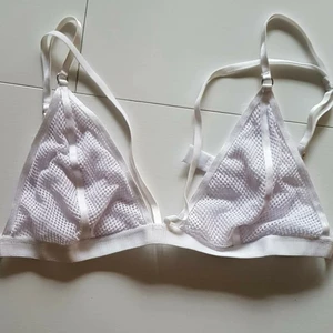 Bralette Fr Gina Tricot strl L i nyskick - Jätte läcker, nyskick! Djur och rökfritt hem. Samfraktar gärna.