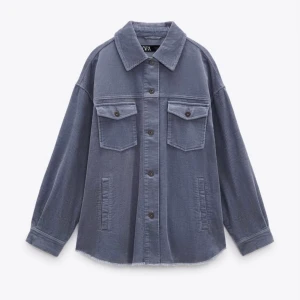 Manchester jacka - Så fin manchester jacka från Zara! Den är ljusblå/grå. Stl xs men sitter oversized💕nypris 400kr